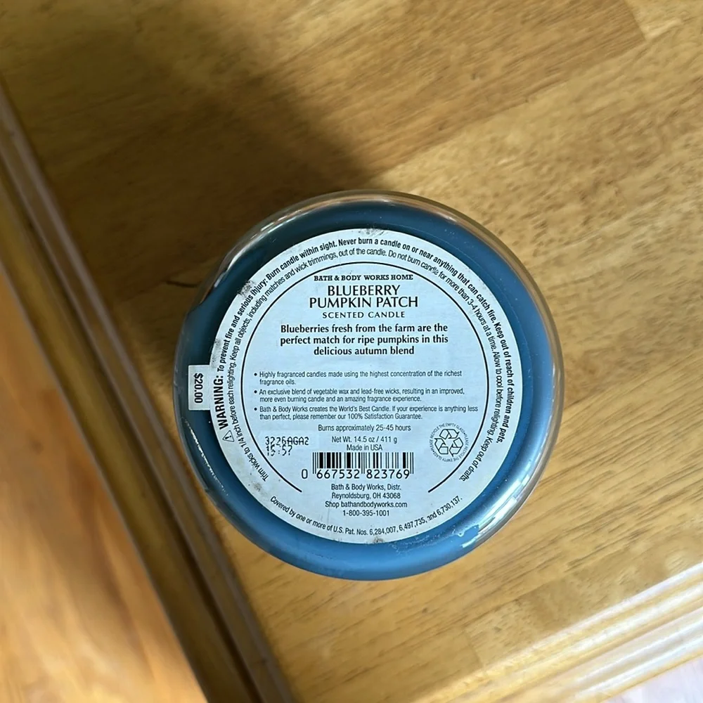 Bath & Bodyworks Blueberry Pumpkin Patch 3 wick candle - Picture 3 of 3
